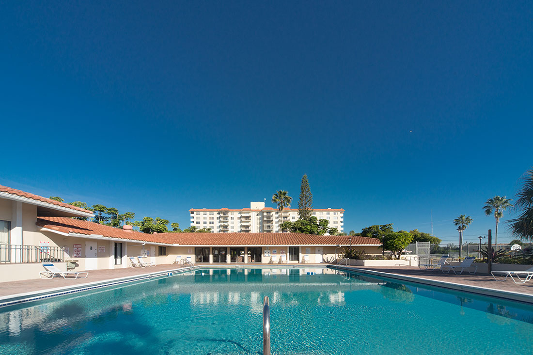 Manors Lake Center Resort Swimming Pool